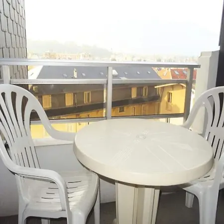 アパート Studio For 2 People エクスレバン